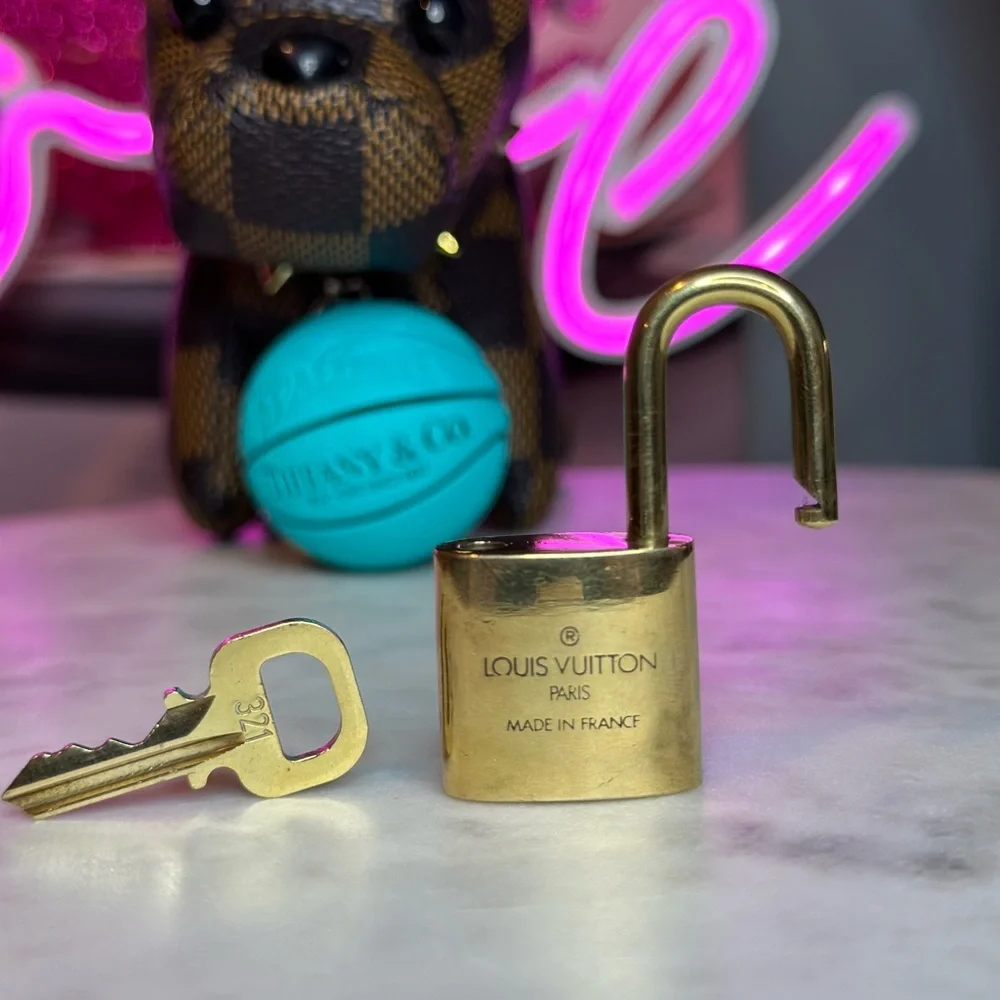 Louis Vuitton Lock & Key 321 - Picture 2 of 6